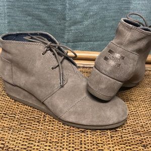 TOMS desert Kala wedge bootie Y6